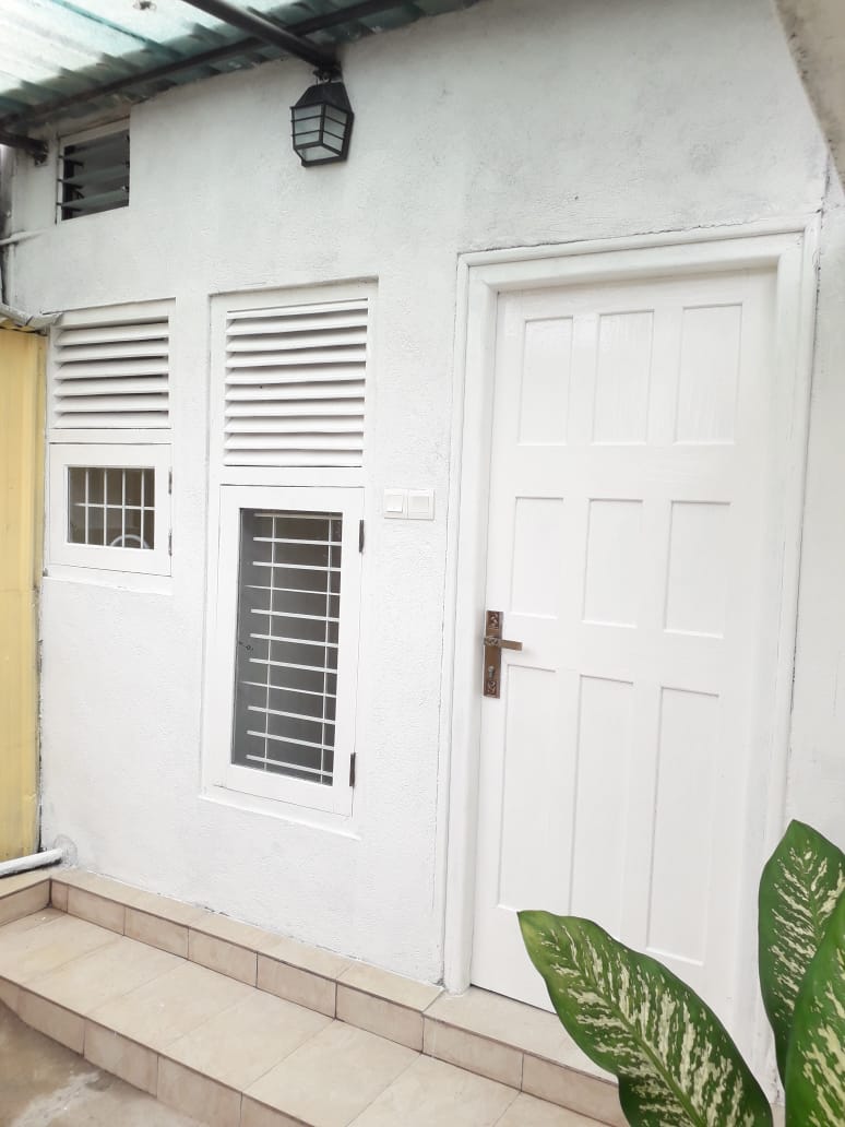 නුගේගොඩ, ඇඹුල්දෙණියේ ගැහැණු ළමුන් 4 දෙනෙක් සදහා ශෙයාරින් කාමරයකි. -  in , 