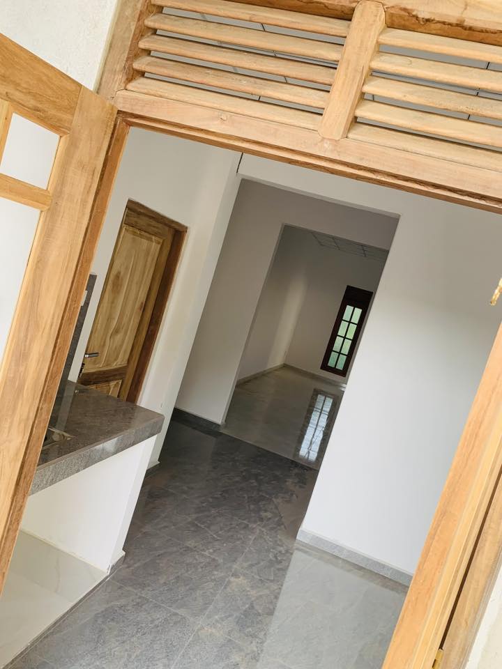 මත්තෙගොඩ ඉංජිනේරු පීඨයට ආසන්නව ගැහැණු ළමුන් සදහා බෝඩිං කාමරයක් ඇත. -  in , 