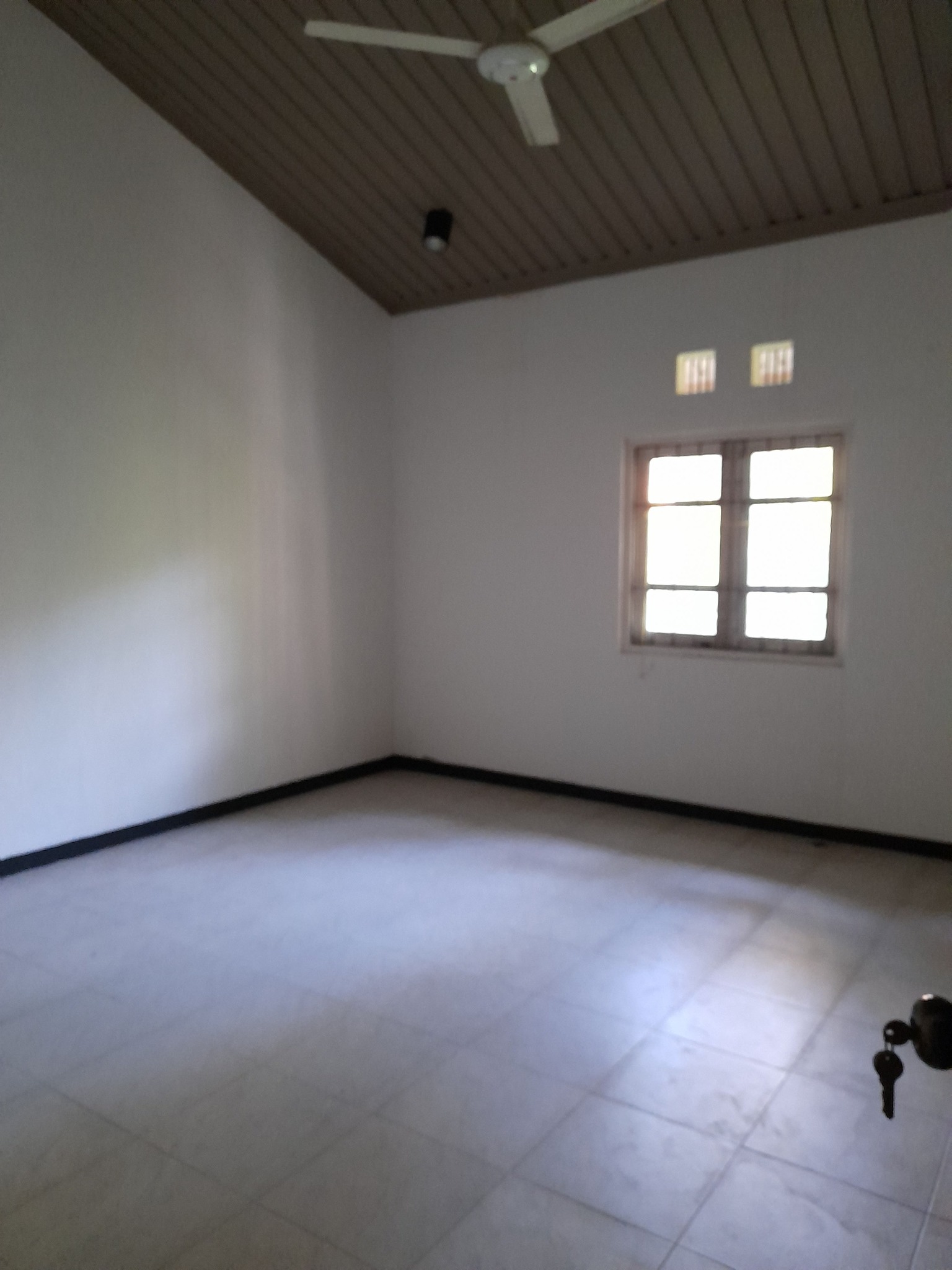 Spacious Room for Rent - Thalahena, Malabe -  in , 