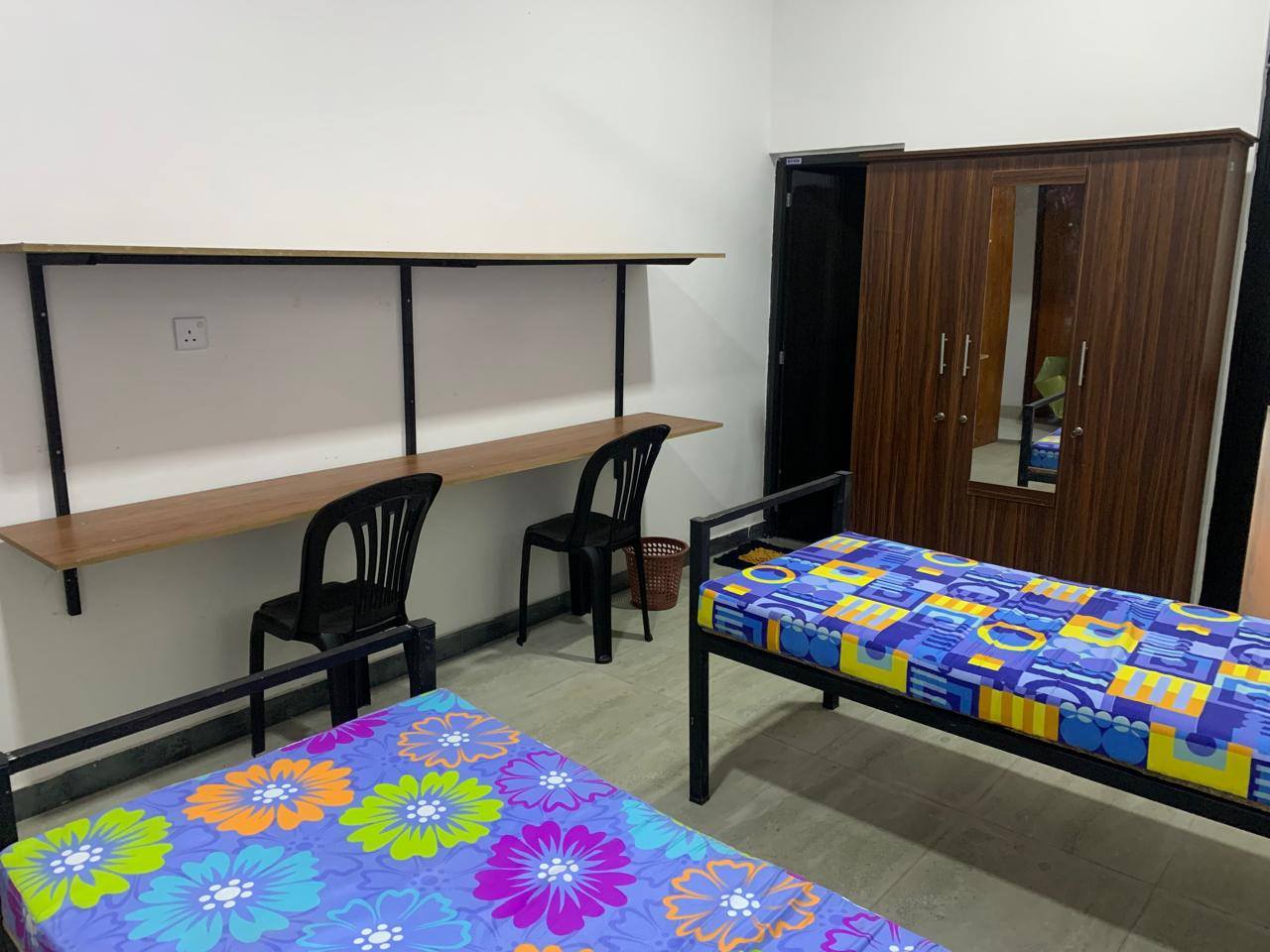 One space  available for a girl in double shared room -  in , 