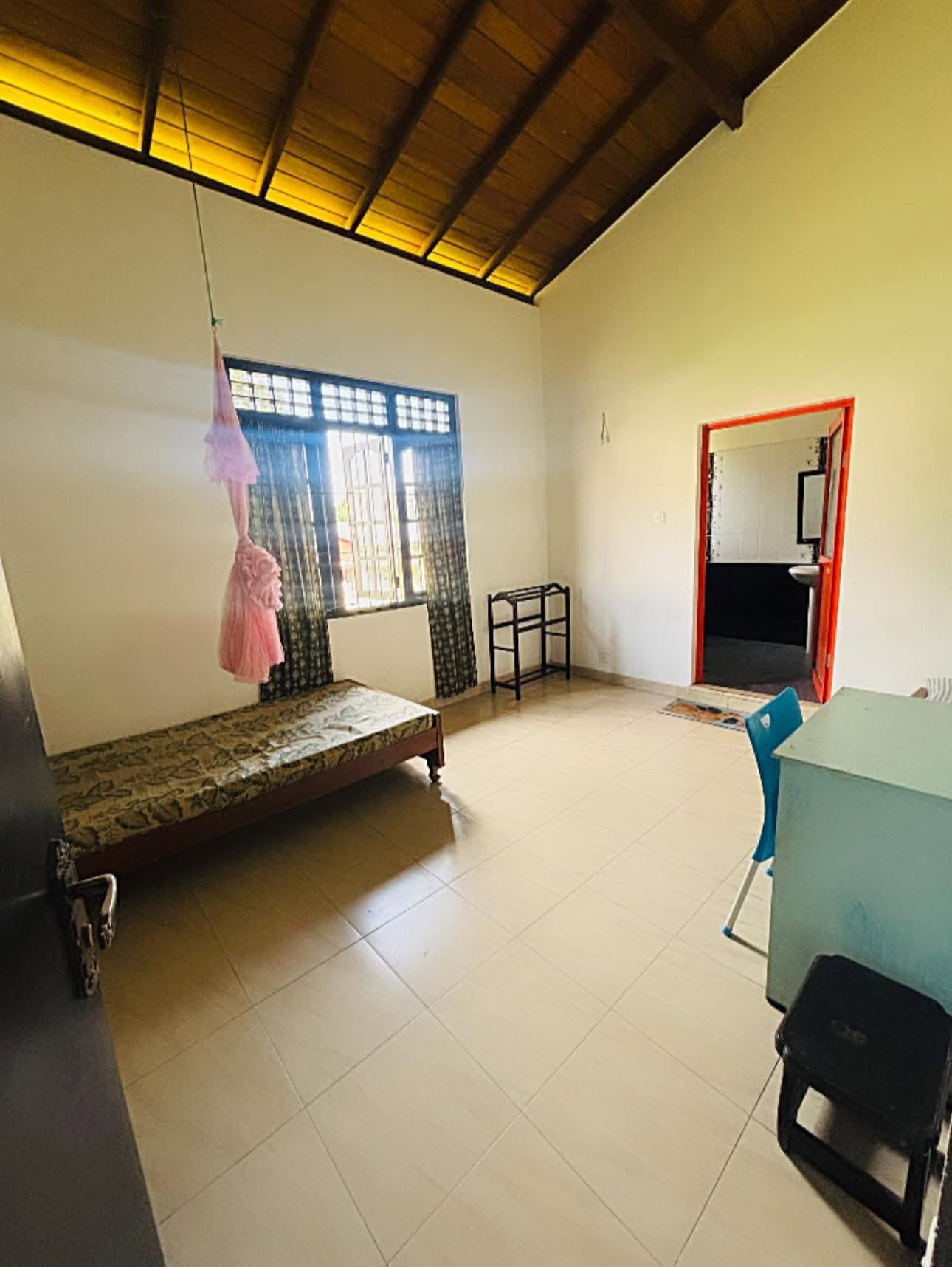 Moratuwa gilrs only, tripple sharing spacious room available for rent -  in , 